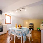 Apartment Acquamarina, Family With Pool - 300 Meters From The