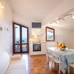 Acquamarina, Family With Pool - 300 Meters From The