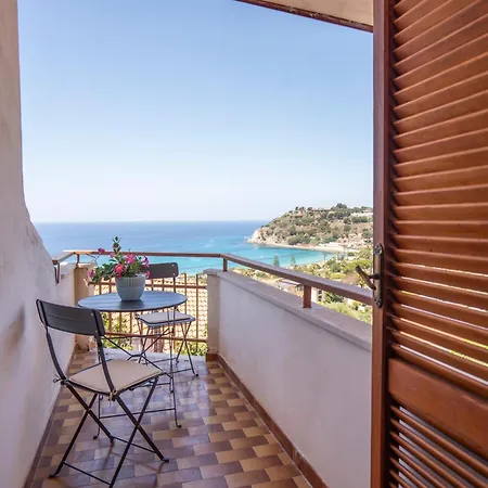 Апартаменты Acquamarina With Pool And Sea View - 300 Meters From The *