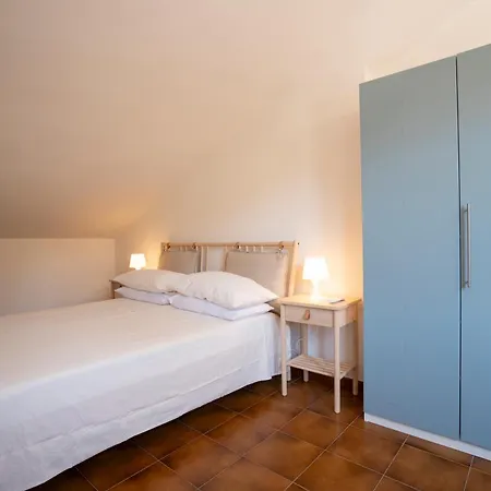 Апартаменты Acquamarina With Pool And Sea View - 300 Meters From The