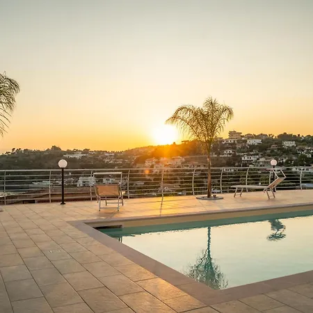 Villa Acquamarina, Family Apartments With Pool - 300 Meters From The Beach *