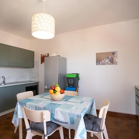 Апартаменты Acquamarina With Pool And Sea View - 300 Meters From The