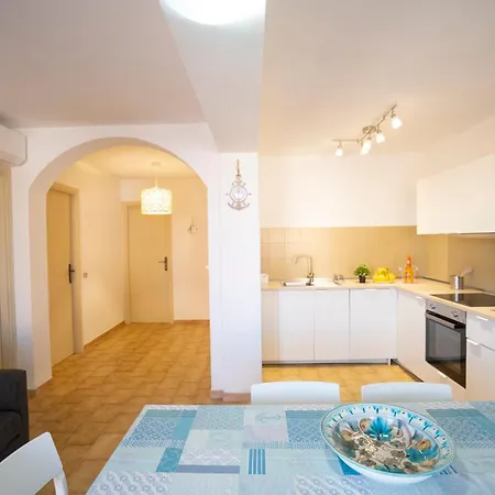 Апартаменты Acquamarina With Pool And Sea View - 300 Meters From The *