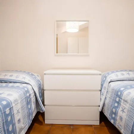 Апартаменты Acquamarina With Pool And Sea View - 300 Meters From The