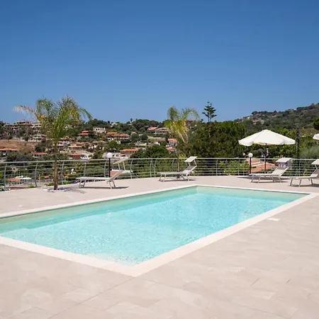 아파트 Acquamarina With Pool And Sea View - 300 Meters From The *