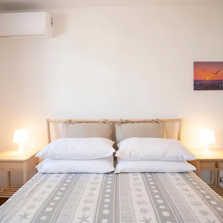 Апартаменты Acquamarina With Pool And Sea View - 300 Meters From The *