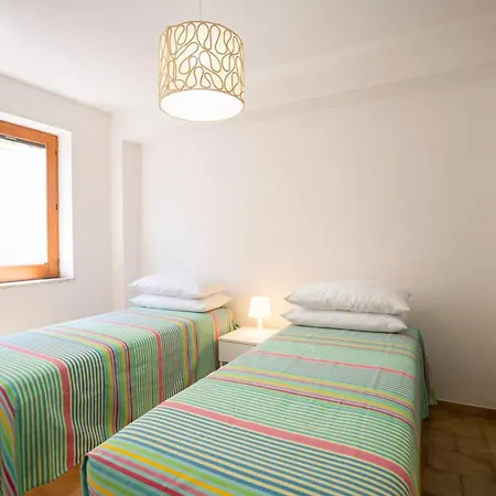 Acquamarina, Family With Pool - 300 Meters From The