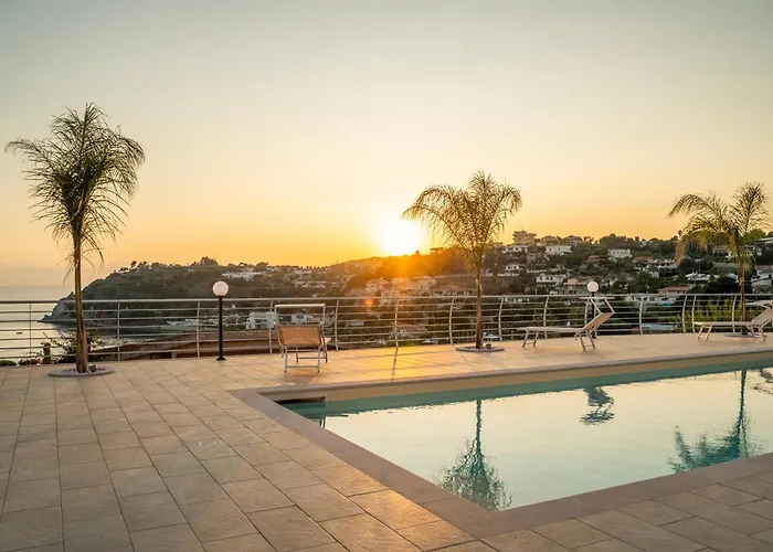 Villa Acquamarina, Family Apartments With Pool - 300 Meters From The Beach *