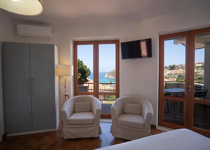 Villa Acquamarina, Family Apartments With Pool - 300 Meters From The Beach