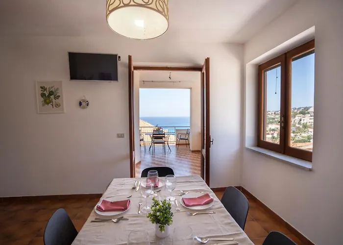 Villa Acquamarina, Family Apartments With Pool - 300 Meters From The Beach Apartman