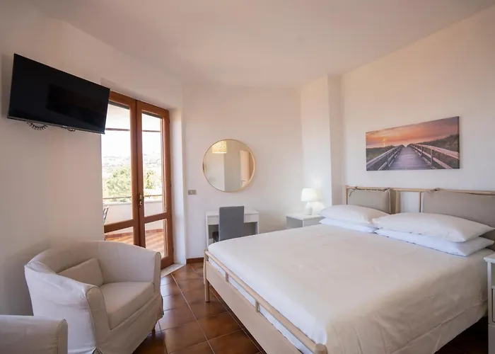 Villa Acquamarina, Family Apartments With Pool - 300 Meters From The Beach * Santa Maria