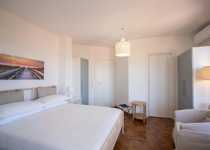 Villa Acquamarina, Family Apartments With Pool - 300 Meters From The Beach * Santa Maria