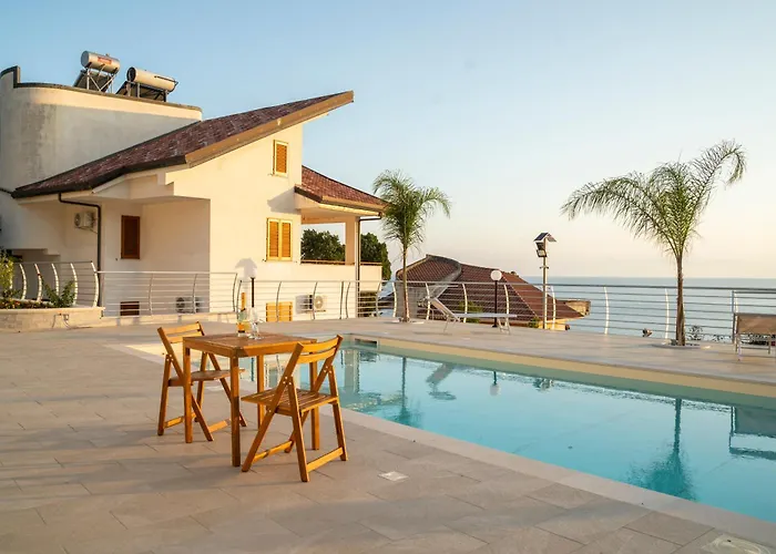 Villa Acquamarina, Family Apartments With Pool - 300 Meters From The Beach * Santa Maria