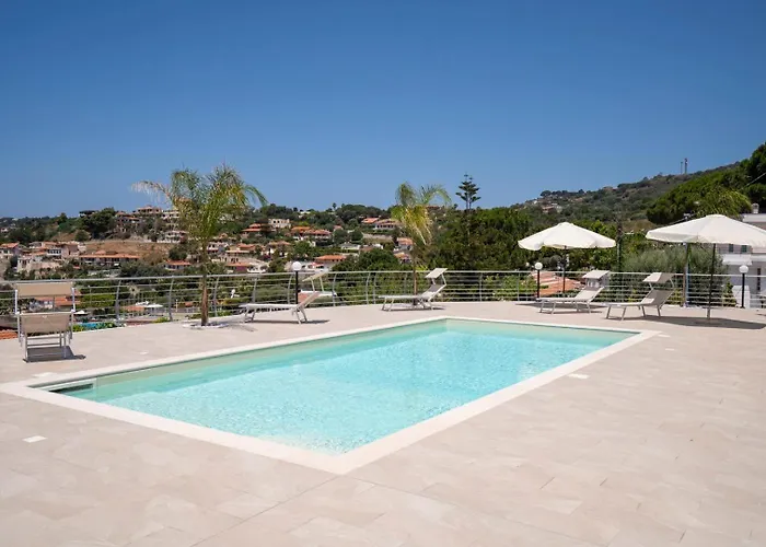 Apartman Villa Acquamarina, Family Apartments With Pool - 300 Meters From The Beach *