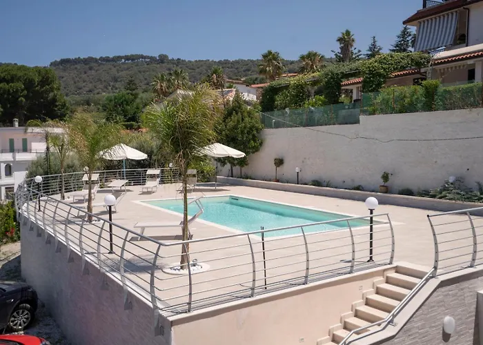 Villa Acquamarina, Family Apartments With Pool - 300 Meters From The Beach Apartman Santa Maria