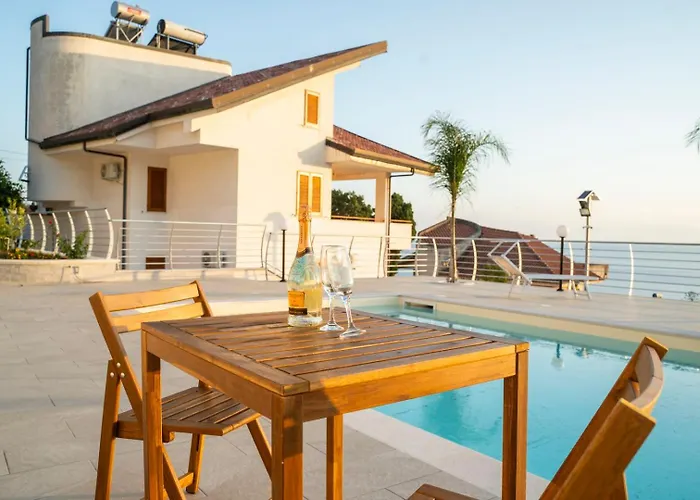 Villa Acquamarina, Family Apartments With Pool - 300 Meters From The Beach Santa Maria