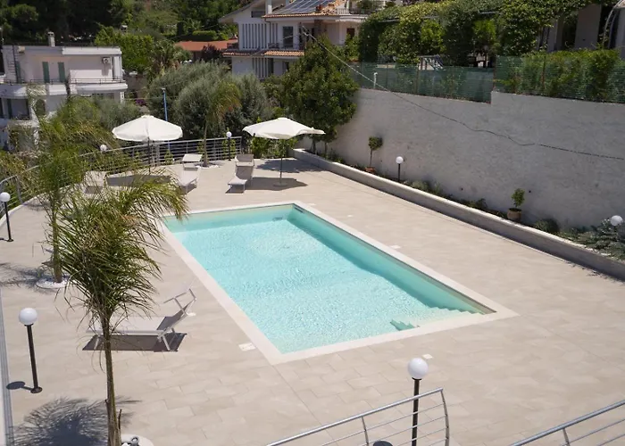 Acquamarina, Family With Pool - 300 Meters From The Daire *