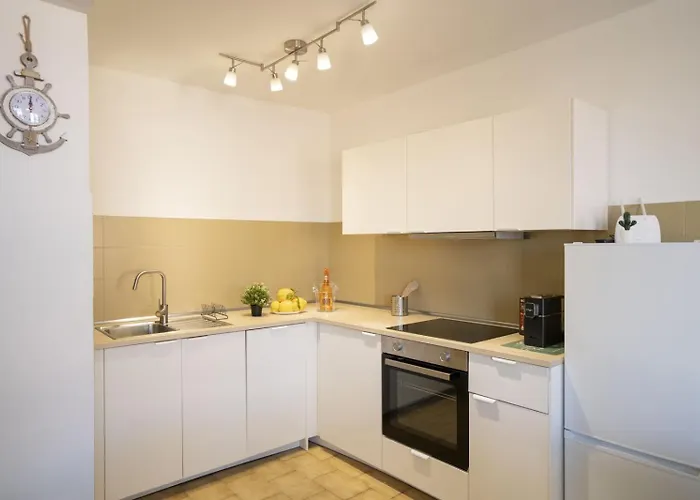 Acquamarina, Family With Pool - 300 Meters From The Daire *