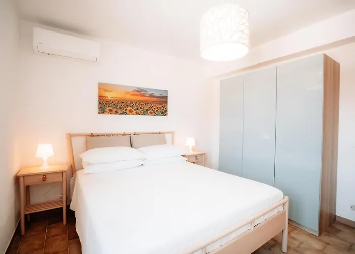 Acquamarina, Family With Pool - 300 Meters From The