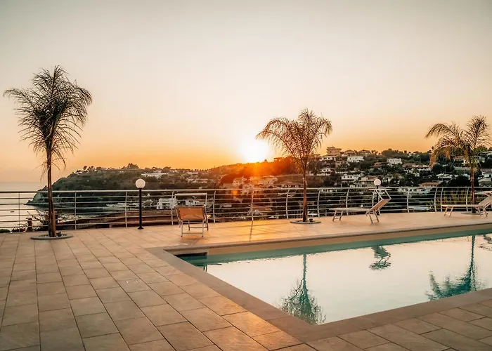 Acquamarina, Family With Pool - 300 Meters From The Santa Maria (Vibo Valentia)